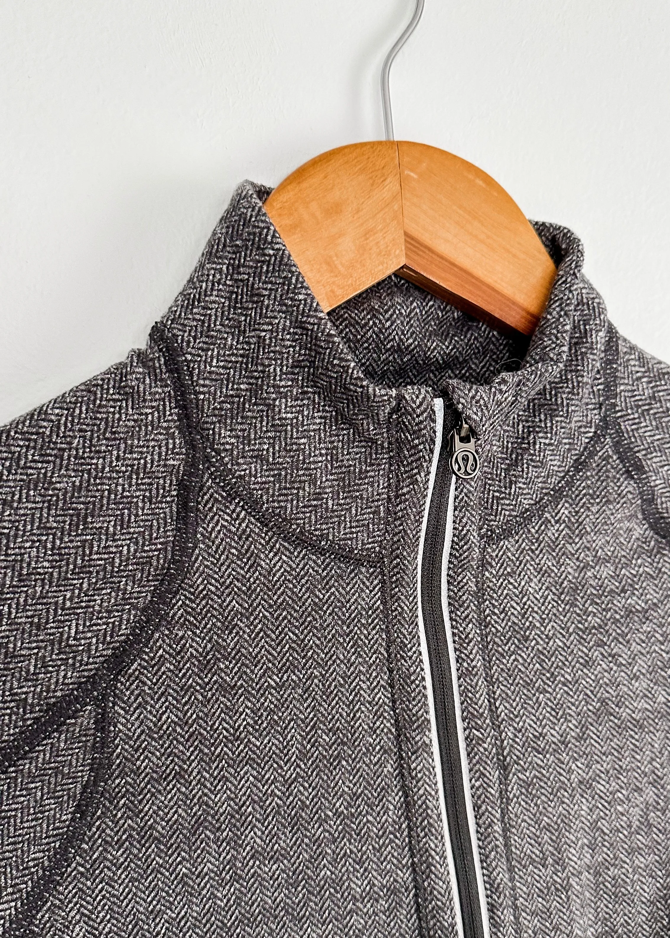 Lululemon Run: U-Turn Pullover Jacket in Herringbone Gray and Black (4)